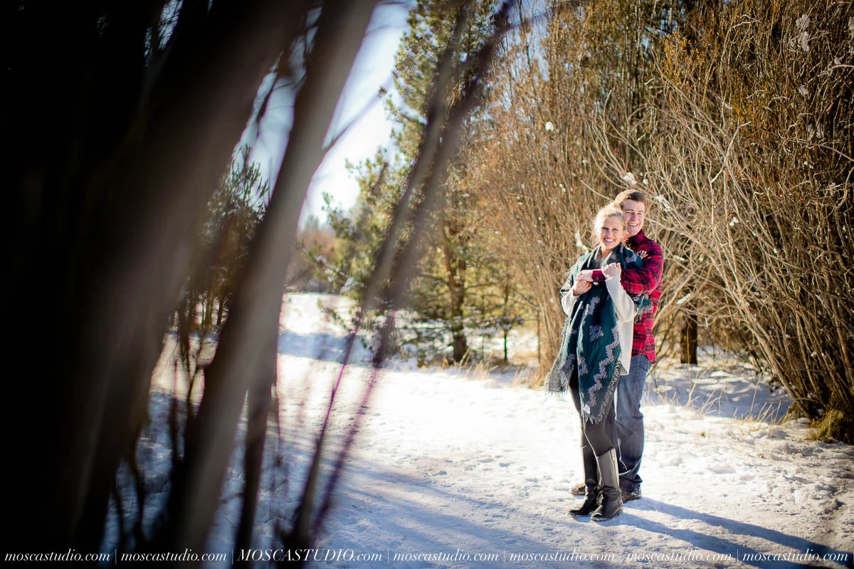 00272-MoscaStudio-black-butte-ranch-winter-engagement-session-20151008-SOCIALMEDIA.jpg