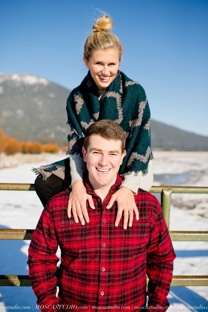 00291-MoscaStudio-black-butte-ranch-winter-engagement-session-20151008-SOCIALMEDIA.jpg
