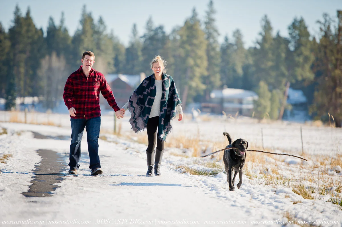 00338-MoscaStudio-black-butte-ranch-winter-engagement-session-20151008-SOCIALMEDIA.jpg