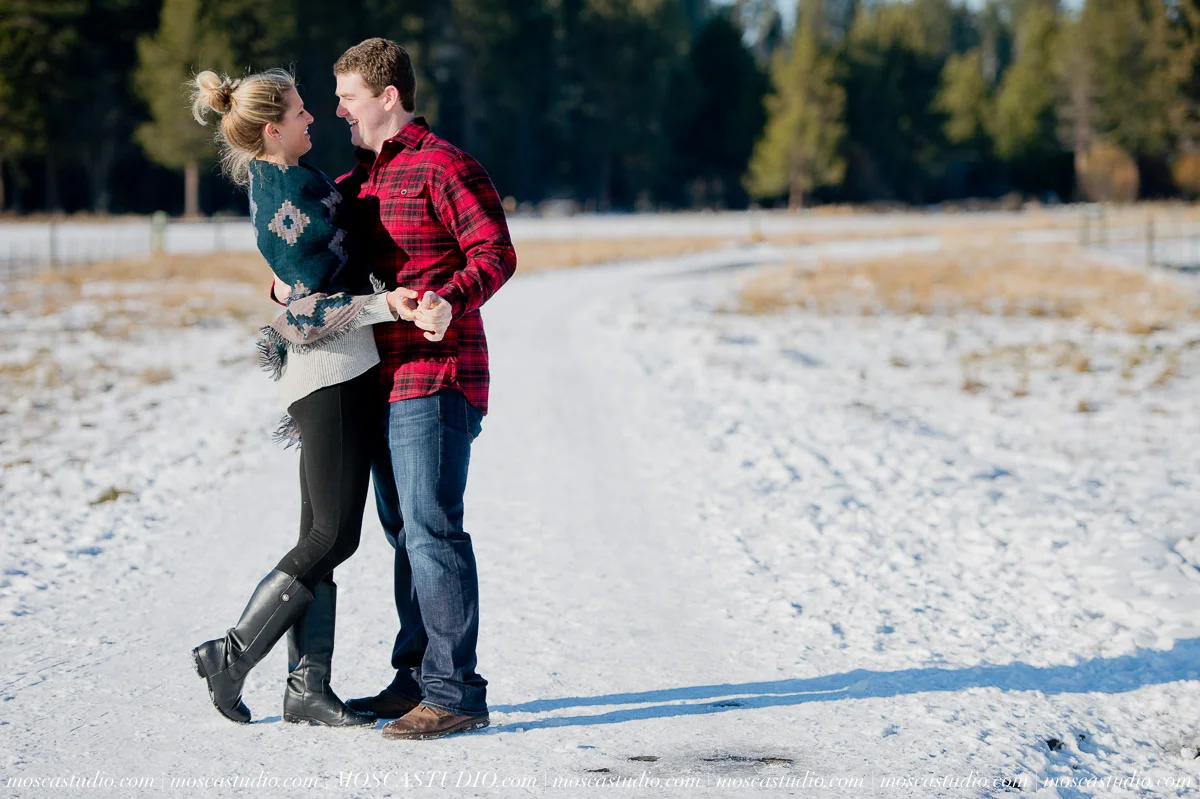 00358-MoscaStudio-black-butte-ranch-winter-engagement-session-20151008-SOCIALMEDIA.jpg
