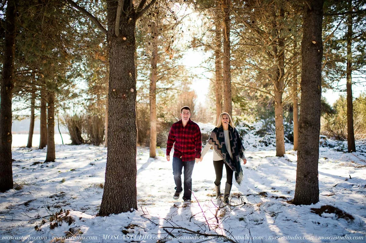 00430-MoscaStudio-black-butte-ranch-winter-engagement-session-20151008-SOCIALMEDIA.jpg