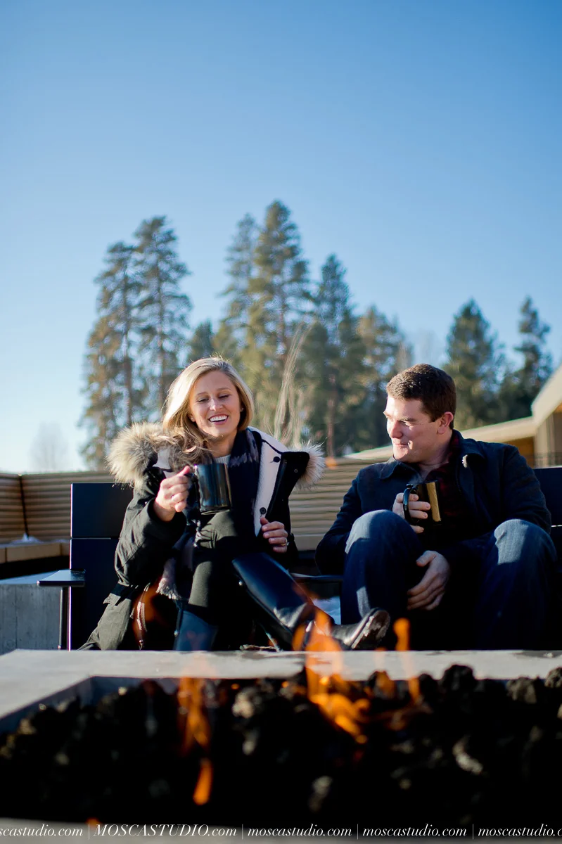 00440-MoscaStudio-black-butte-ranch-winter-engagement-session-20151008-SOCIALMEDIA.jpg