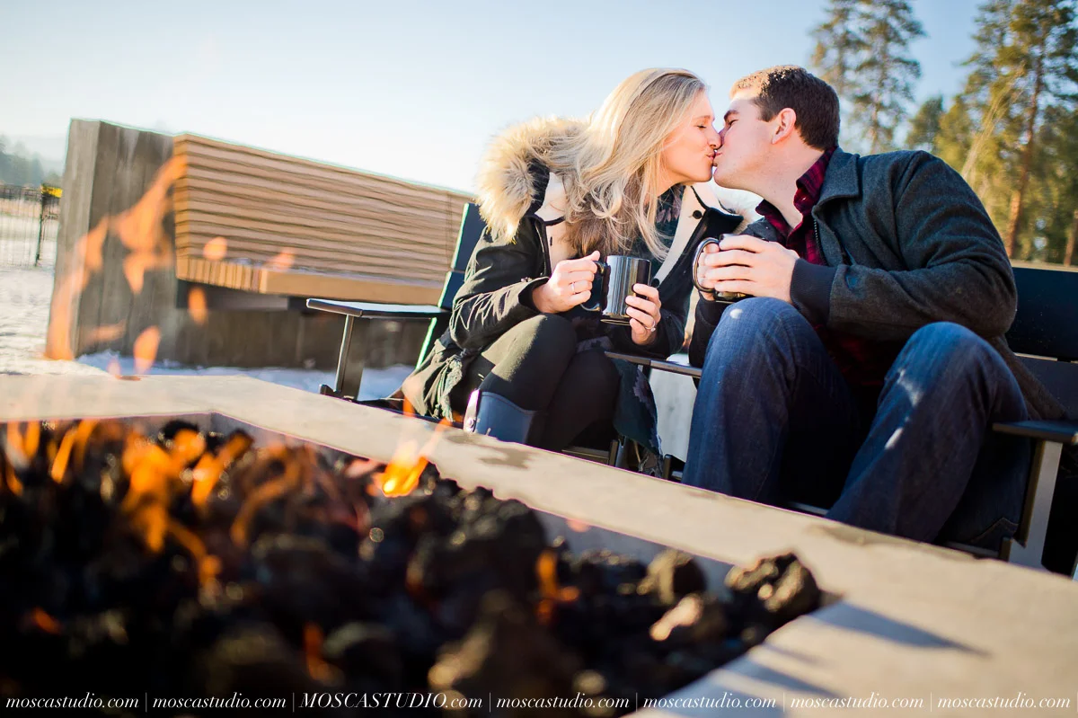 00449-MoscaStudio-black-butte-ranch-winter-engagement-session-20151008-SOCIALMEDIA.jpg