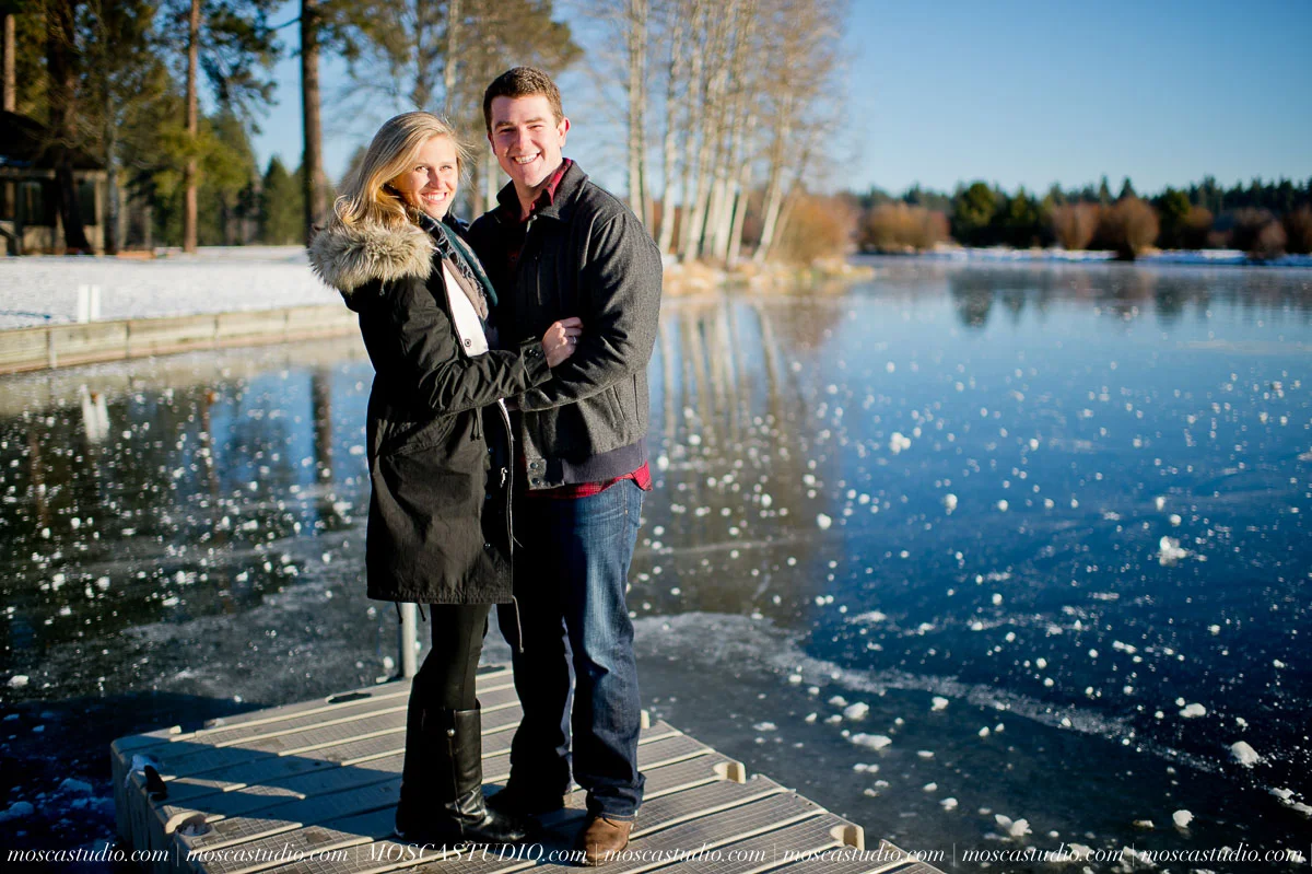 00467-MoscaStudio-black-butte-ranch-winter-engagement-session-20151008-SOCIALMEDIA.jpg