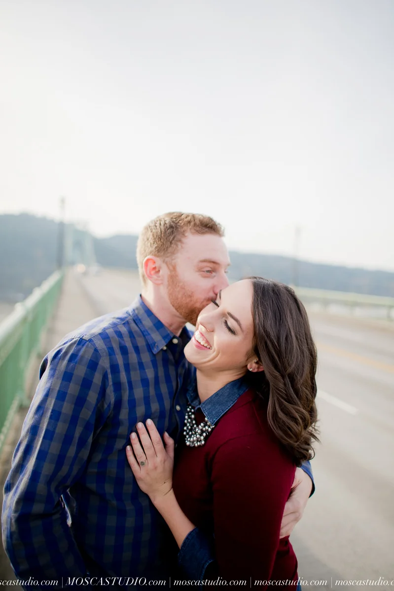 00017-Becky-Brian-portland-fall-engagement-session-20151122-SOCIALMEDIA.jpg