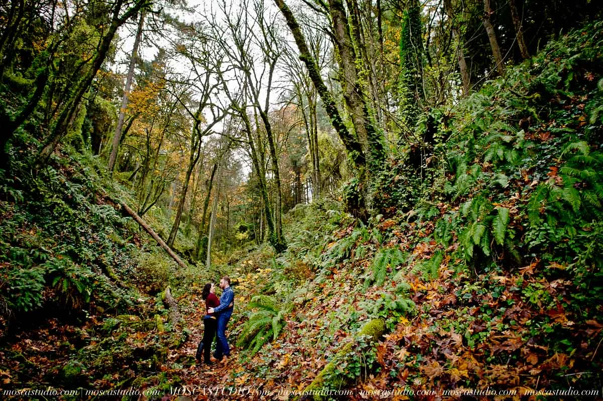 00106-Becky-Brian-portland-fall-engagement-session-20151122-SOCIALMEDIA.jpg