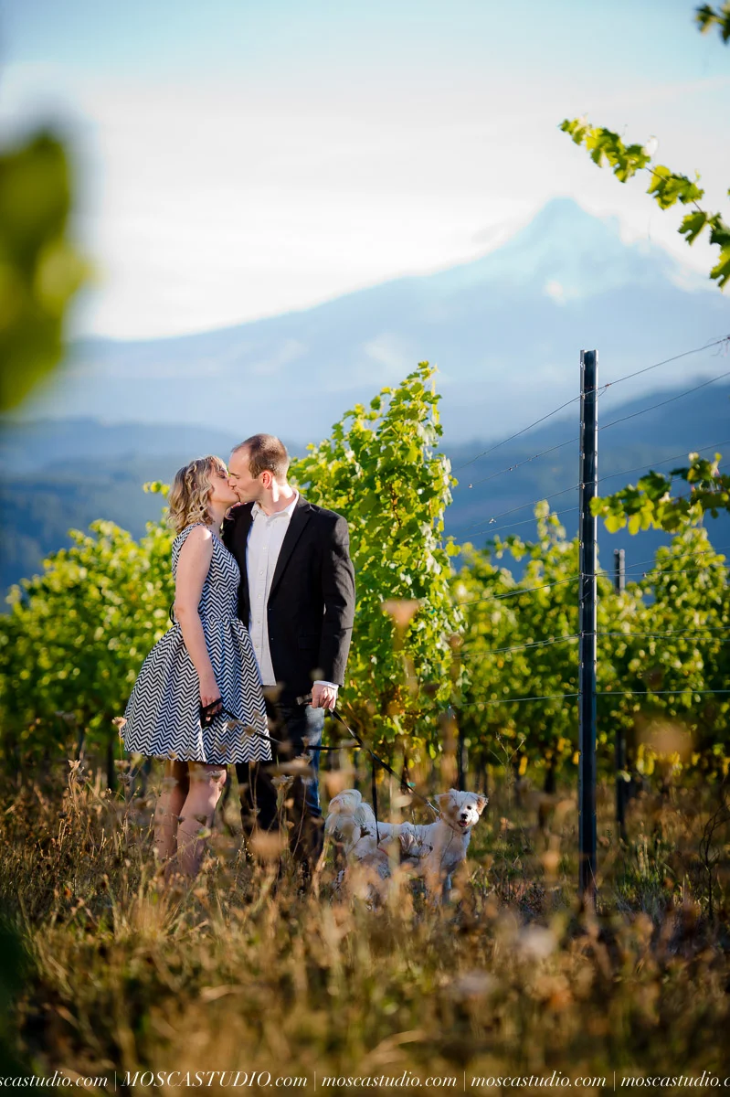 00032-MoscaStudio-mt-hood-engagement-session-columbia-gorge-photography-20160730-SOCIALMEDIA.jpg