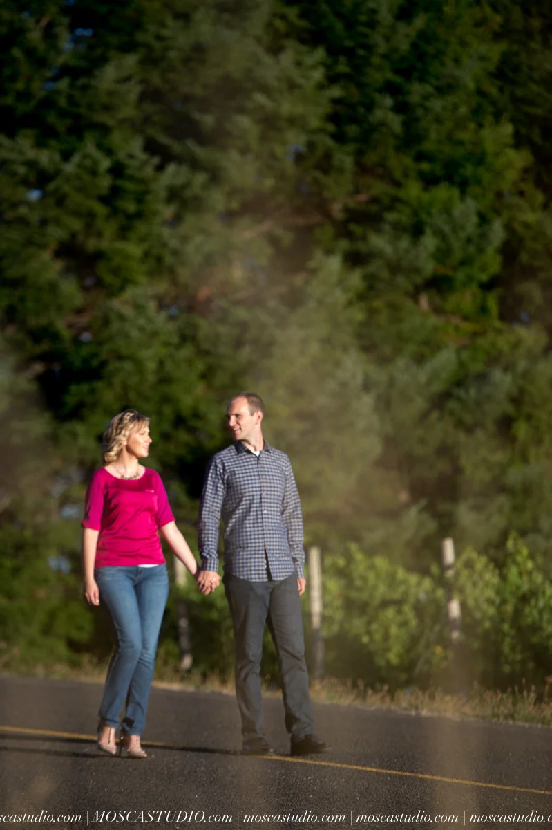 00058-MoscaStudio-mt-hood-engagement-session-columbia-gorge-photography-20160730-SOCIALMEDIA.jpg