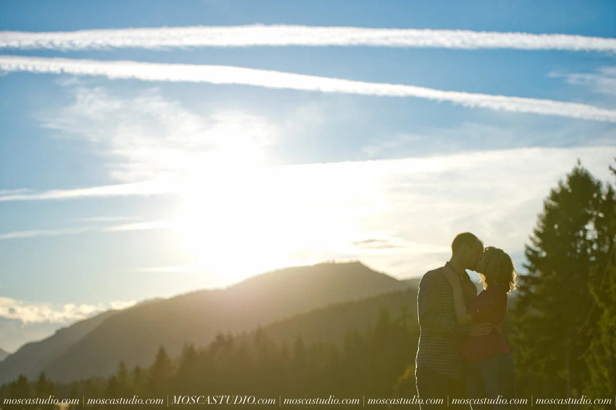 00071-MoscaStudio-mt-hood-engagement-session-columbia-gorge-photography-20160730-SOCIALMEDIA.jpg