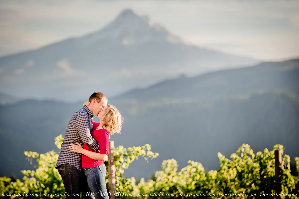 00098-MoscaStudio-mt-hood-engagement-session-columbia-gorge-photography-20160730-SOCIALMEDIA.jpg
