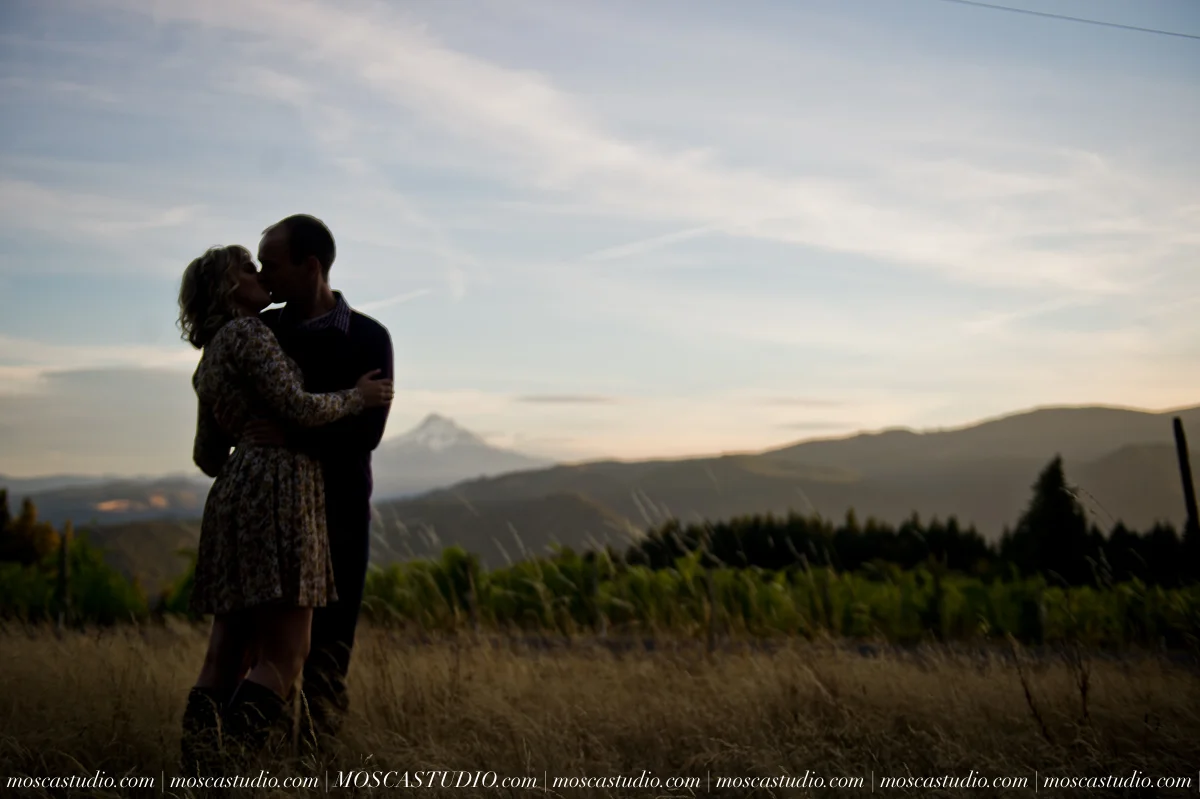 00127-MoscaStudio-mt-hood-engagement-session-columbia-gorge-photography-20160730-SOCIALMEDIA.jpg