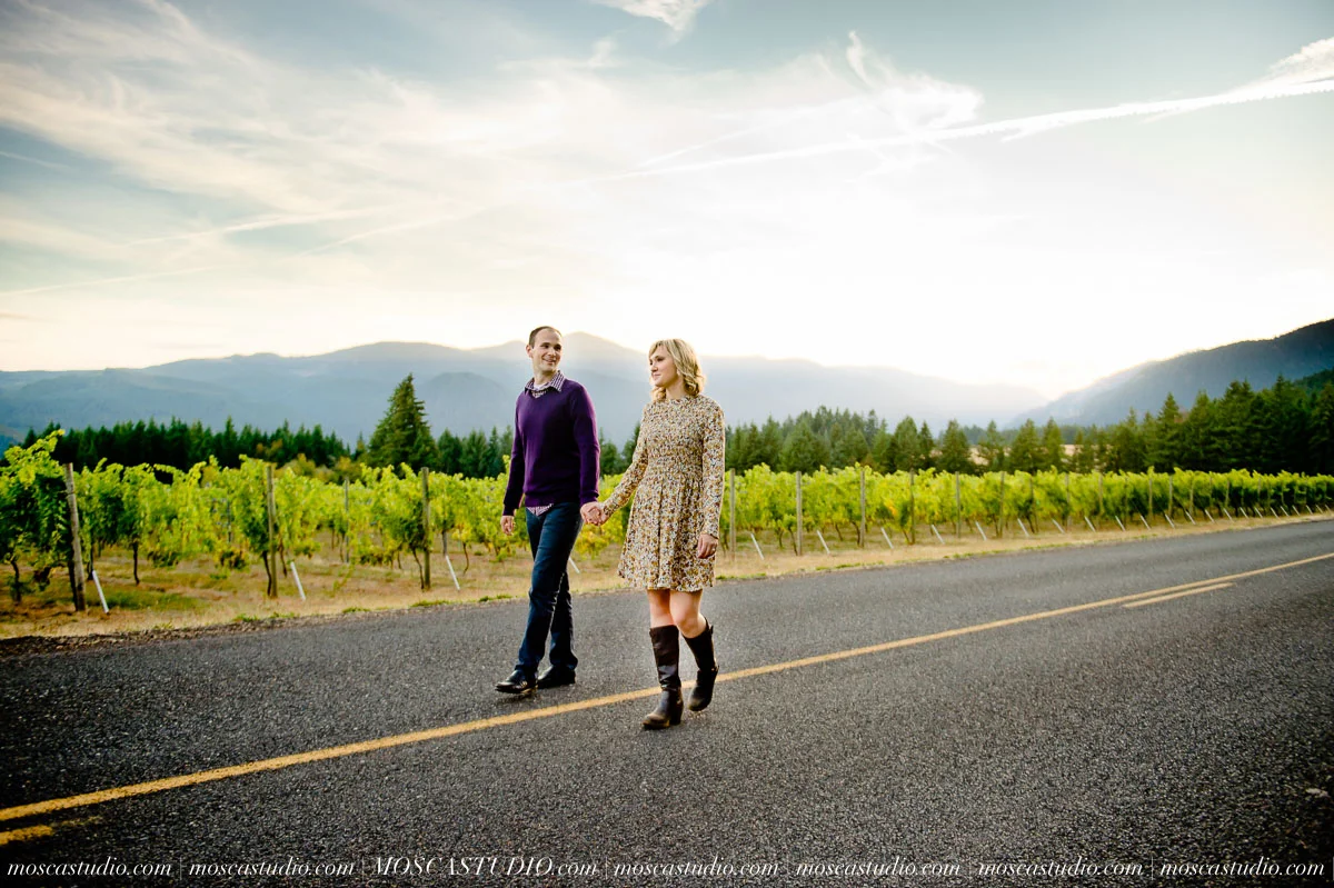 00157-MoscaStudio-mt-hood-engagement-session-columbia-gorge-photography-20160730-SOCIALMEDIA.jpg