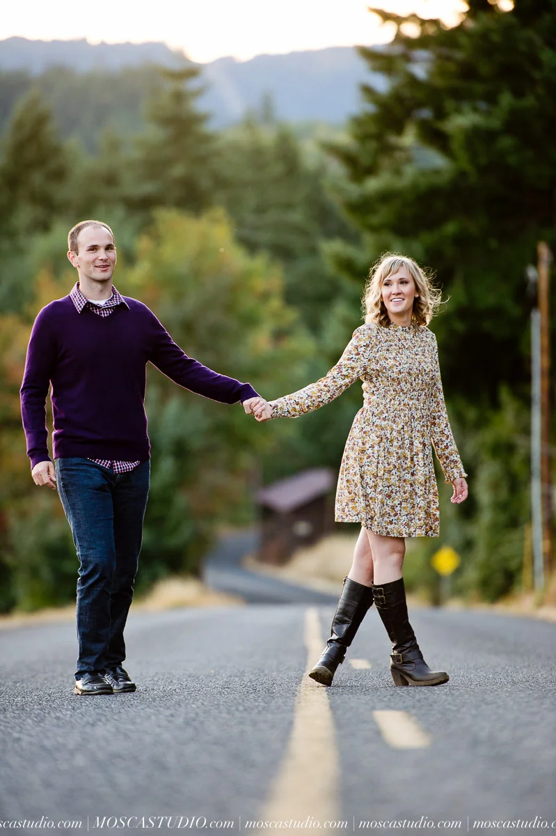 00159-MoscaStudio-mt-hood-engagement-session-columbia-gorge-photography-20160730-SOCIALMEDIA.jpg