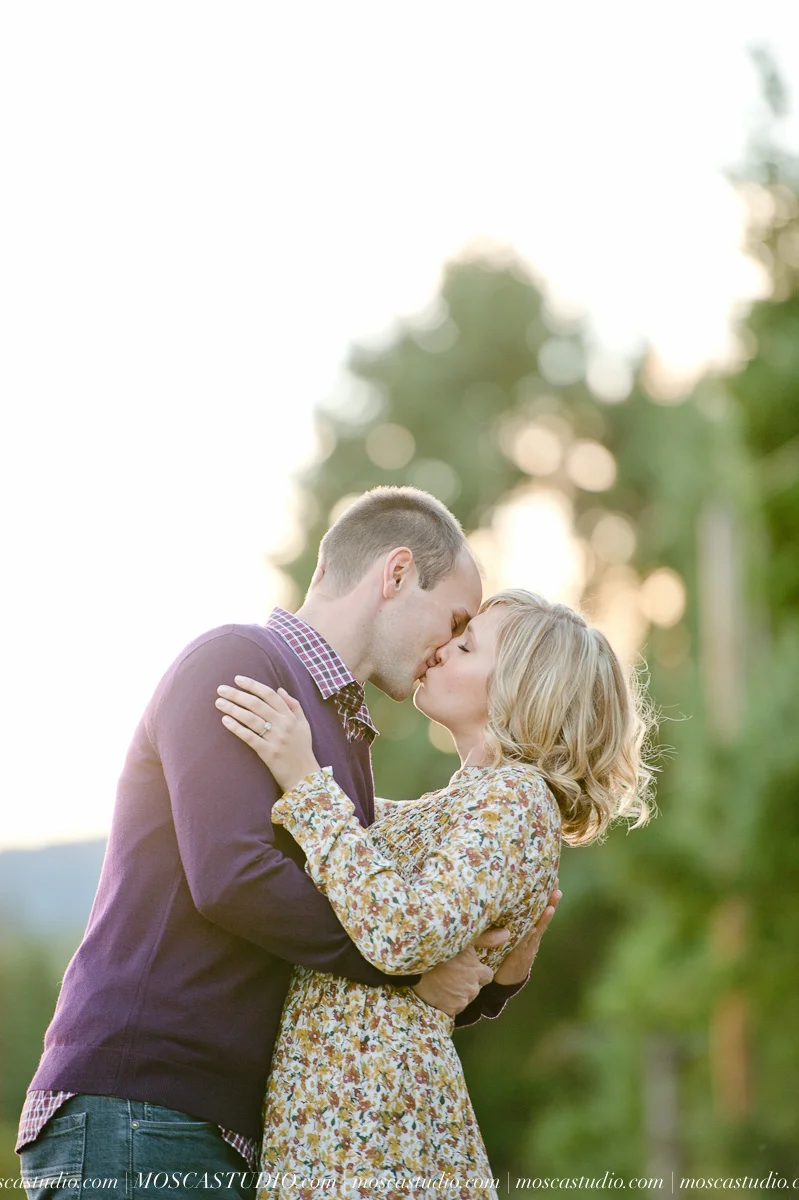 00166-MoscaStudio-mt-hood-engagement-session-columbia-gorge-photography-20160730-SOCIALMEDIA.jpg