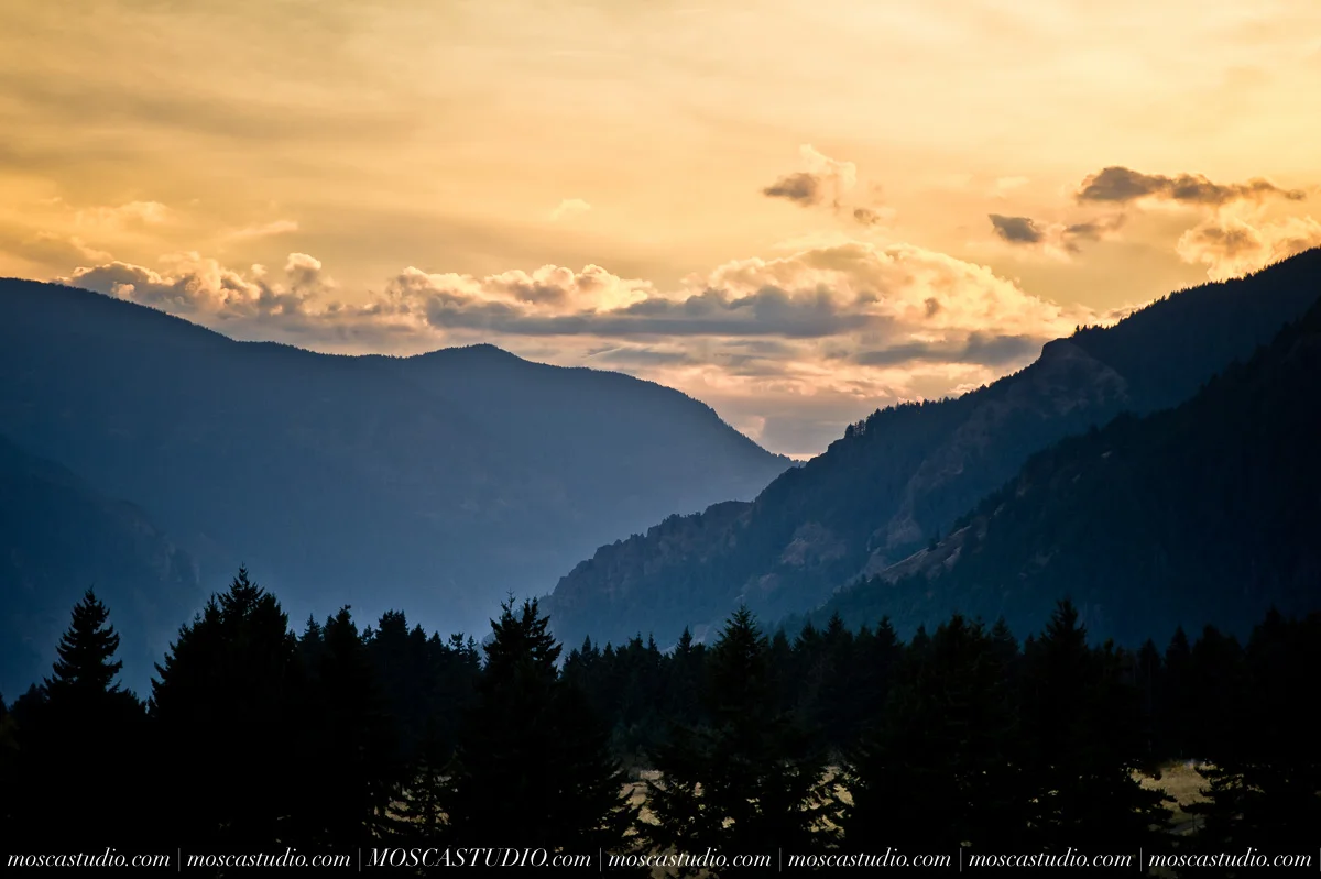00183-MoscaStudio-mt-hood-engagement-session-columbia-gorge-photography-20160730-SOCIALMEDIA.jpg