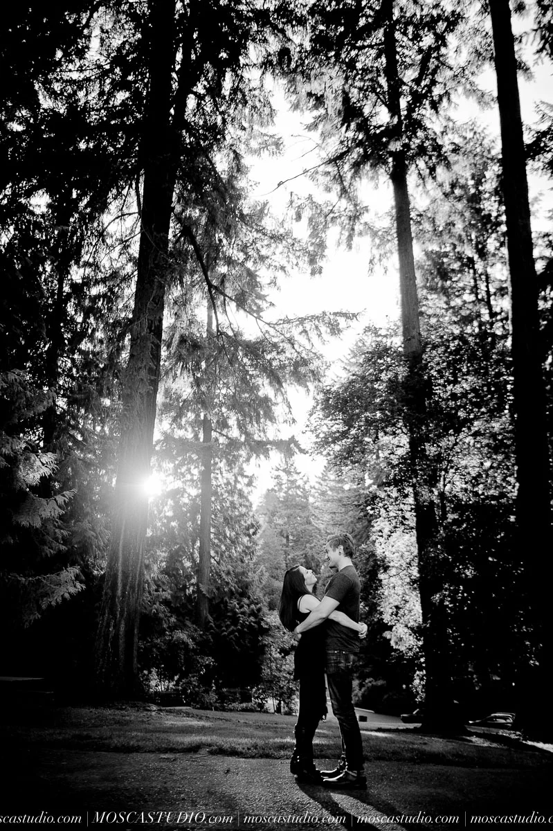 00025-moscastudio-portland-fall-engagement-session-photography-20150908-SOCIALMEDIA.jpg