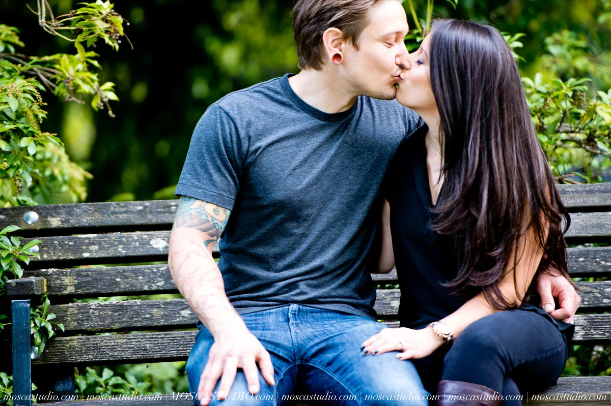 00053-moscastudio-portland-fall-engagement-session-photography-20150908-SOCIALMEDIA.jpg