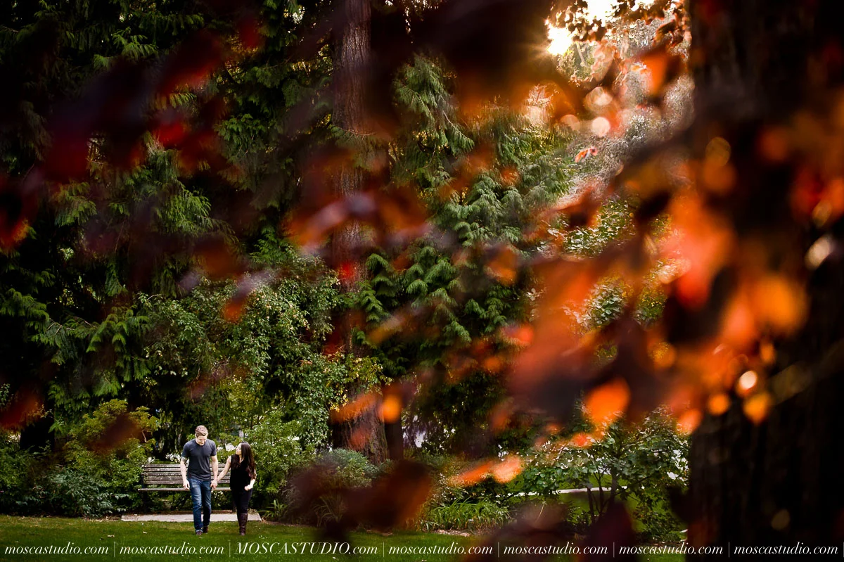 00054-moscastudio-portland-fall-engagement-session-photography-20150908-SOCIALMEDIA.jpg