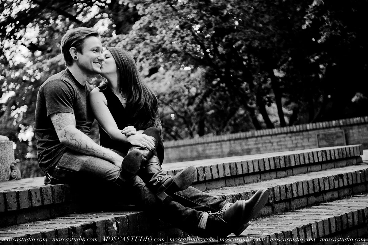 00087-moscastudio-portland-fall-engagement-session-photography-20150908-SOCIALMEDIA.jpg
