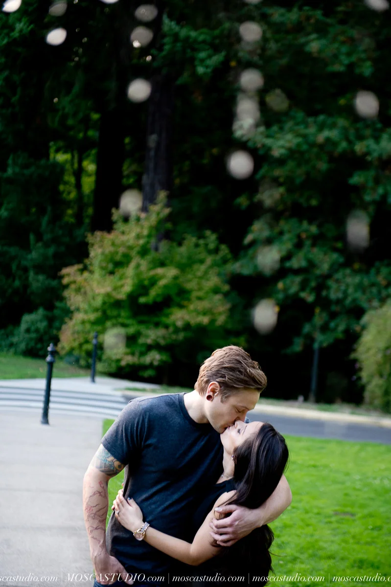 00120-moscastudio-portland-fall-engagement-session-photography-20150908-SOCIALMEDIA.jpg
