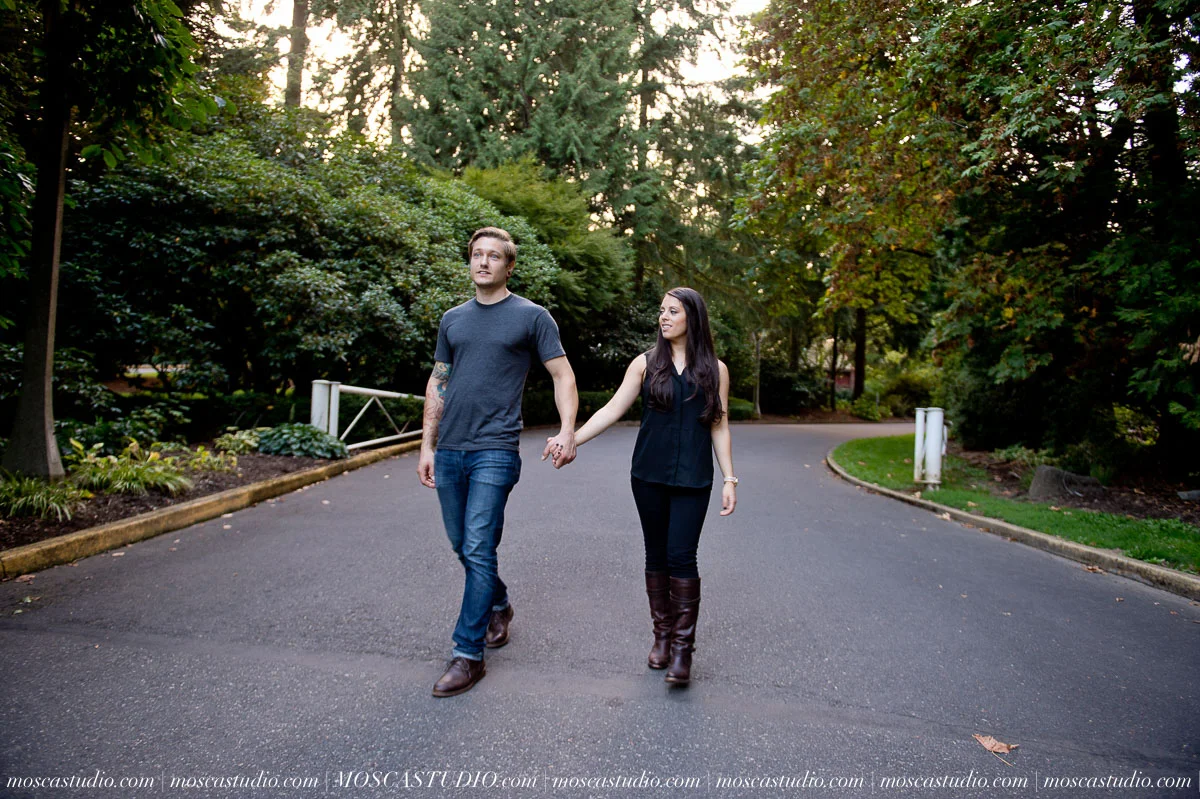 00131-moscastudio-portland-fall-engagement-session-photography-20150908-SOCIALMEDIA.jpg
