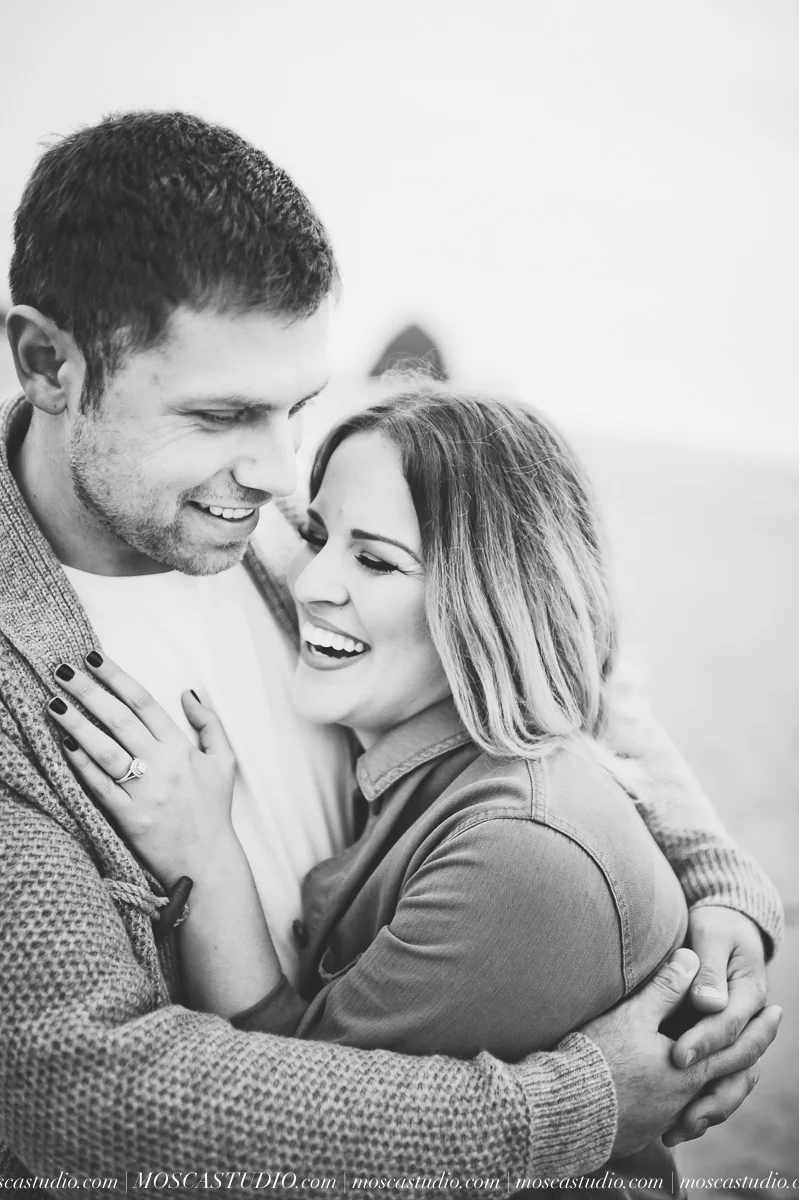 00088-MoscaStudio-Oregon-Coast-Engagement-Session-20160625-SOCIALMEDIA.jpg
