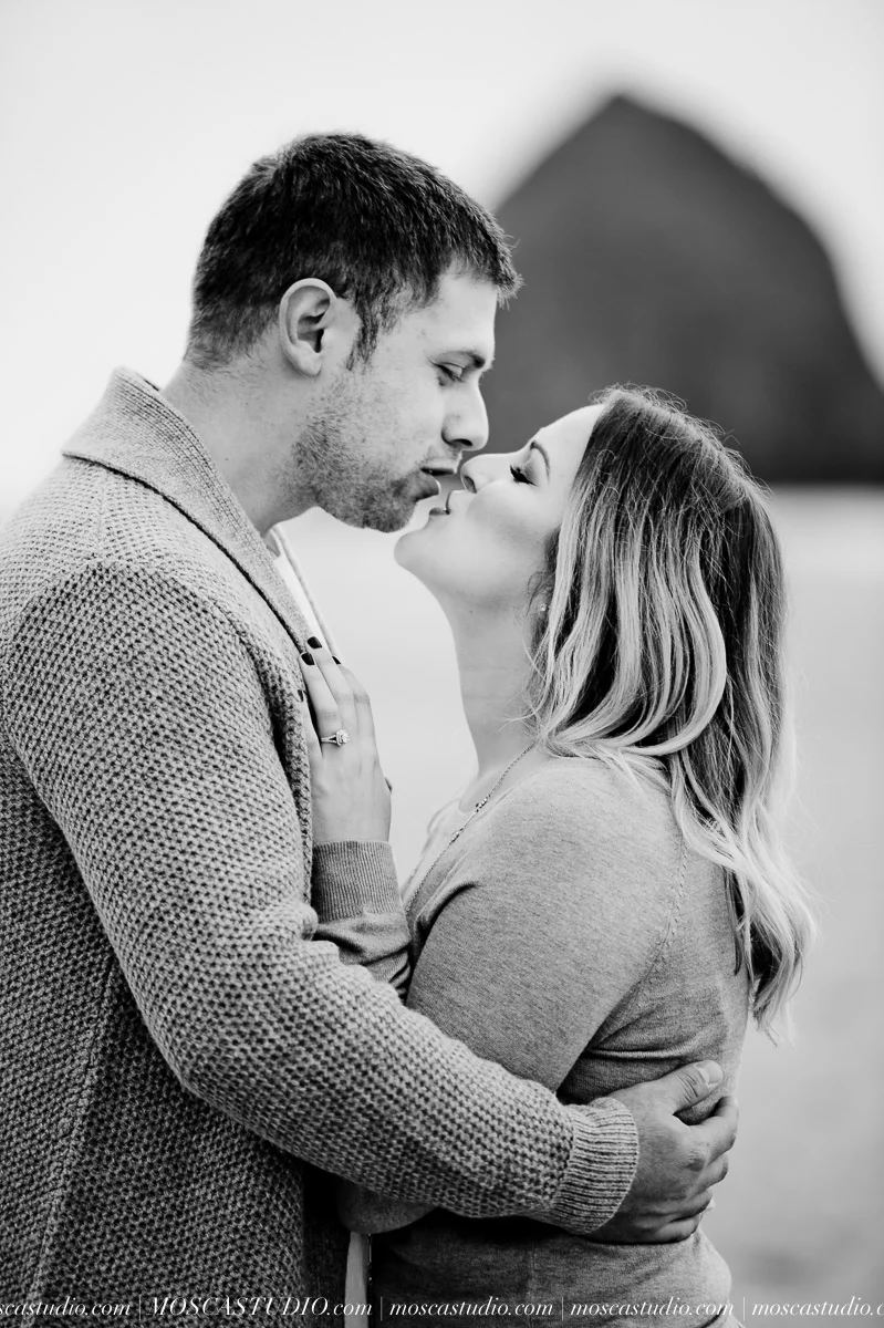 00240-MoscaStudio-Oregon-Coast-Engagement-Session-20160625-SOCIALMEDIA.jpg