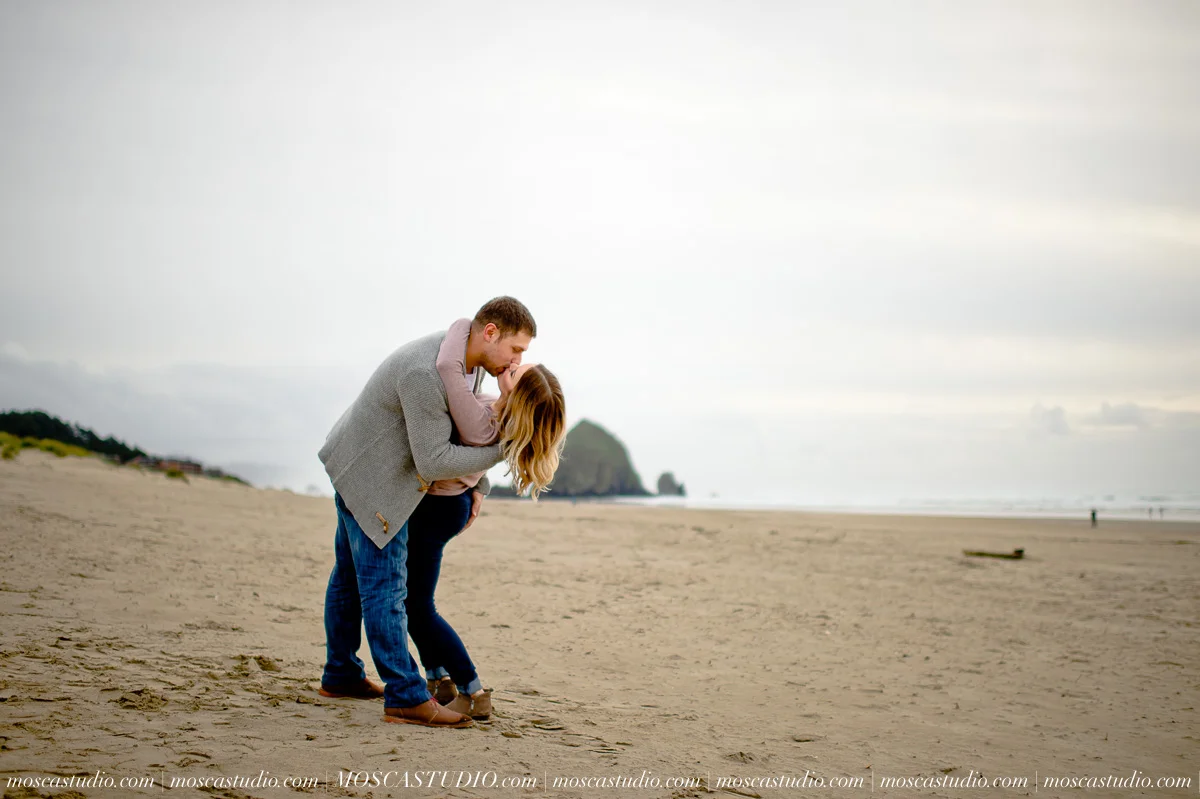 00246-MoscaStudio-Oregon-Coast-Engagement-Session-20160625-SOCIALMEDIA.jpg