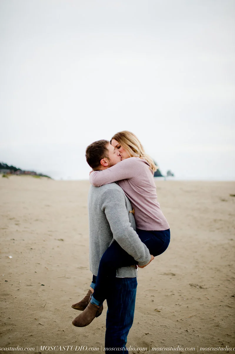 00250-MoscaStudio-Oregon-Coast-Engagement-Session-20160625-SOCIALMEDIA.jpg