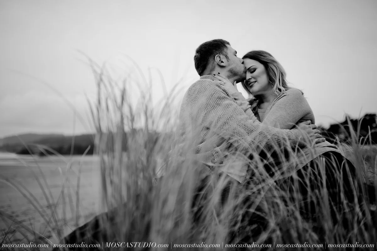 00268-MoscaStudio-Oregon-Coast-Engagement-Session-20160625-SOCIALMEDIA.jpg