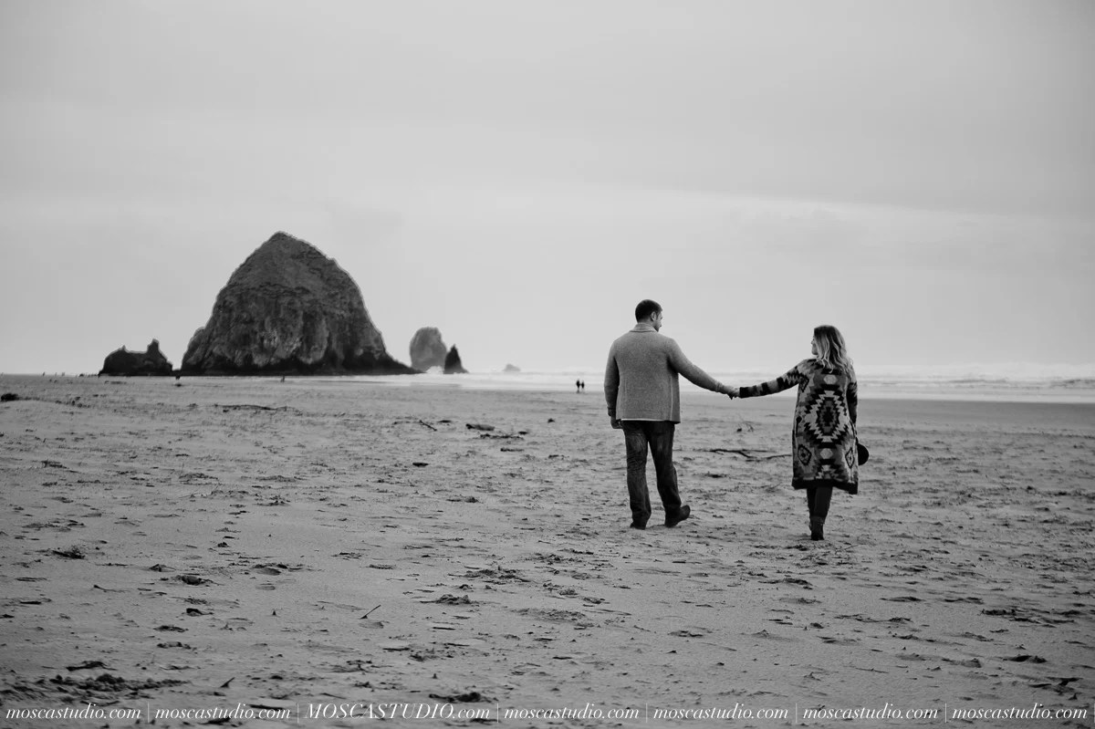00285-MoscaStudio-Oregon-Coast-Engagement-Session-20160625-SOCIALMEDIA.jpg