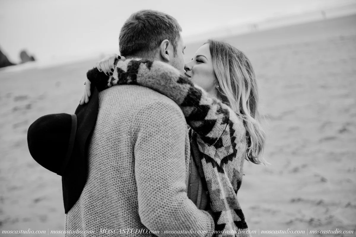 00286-MoscaStudio-Oregon-Coast-Engagement-Session-20160625-SOCIALMEDIA.jpg