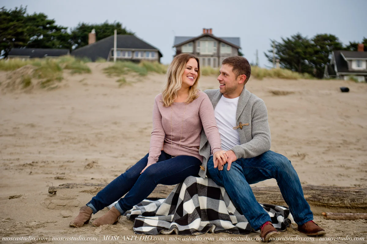 00306-MoscaStudio-Oregon-Coast-Engagement-Session-20160625-SOCIALMEDIA.jpg