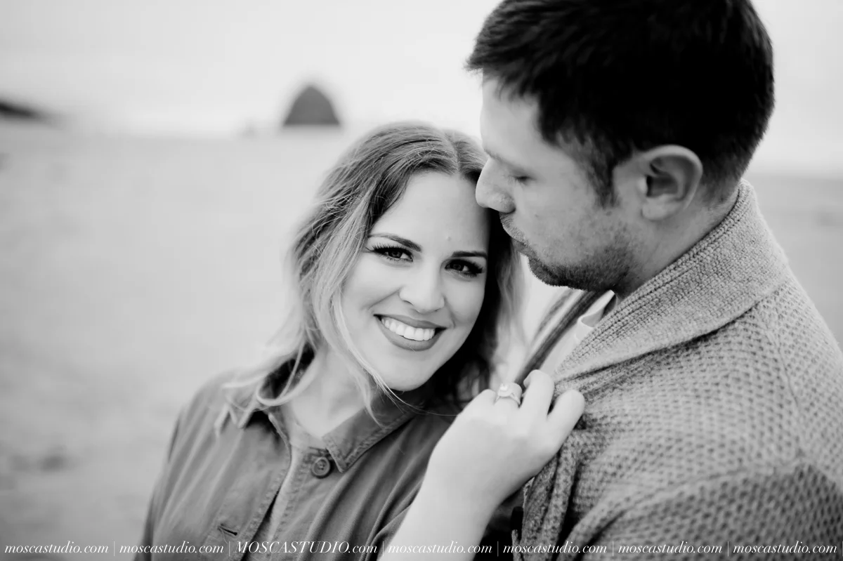 00343-MoscaStudio-Oregon-Coast-Engagement-Session-20160625-SOCIALMEDIA.jpg