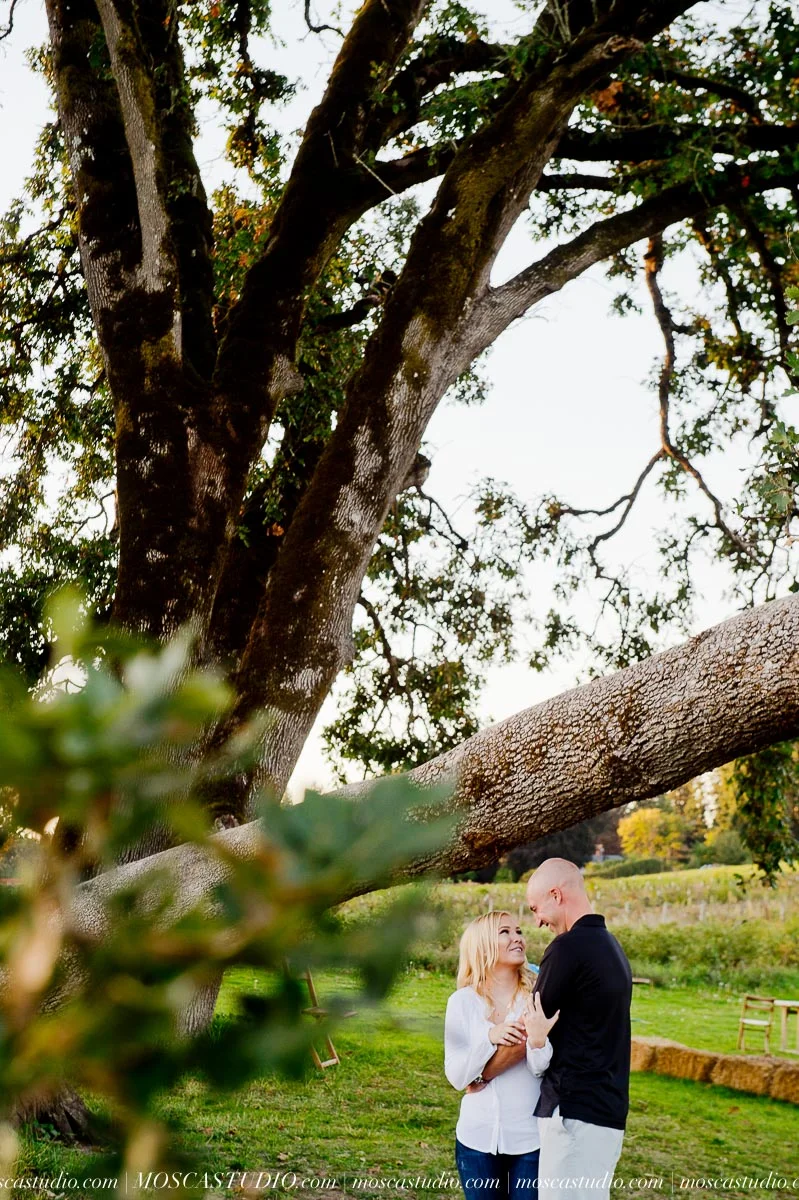 00081-moscastudio-ENGAGEMENT-session-20151003-SOCIALMEDIA.jpg