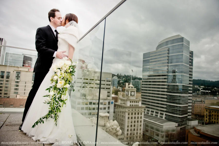00688-MoscaStudio-Brandy-Mark-Portland-Wedding-Photography-20160305-SOCIALMEDIA-900x599.jpg