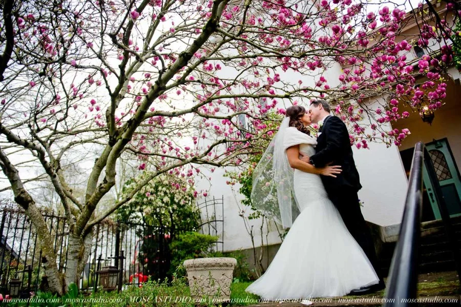 00812-MoscaStudio-Brandy-Mark-Portland-Wedding-Photography-20160305-SOCIALMEDIA-900x599.jpg