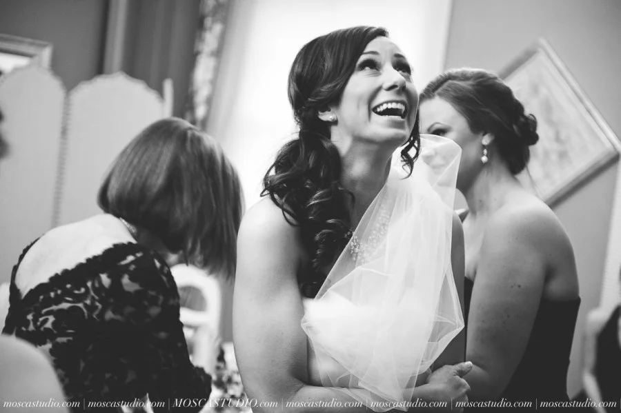 00859-MoscaStudio-Brandy-Mark-Portland-Wedding-Photography-20160305-SOCIALMEDIA-900x599.jpg