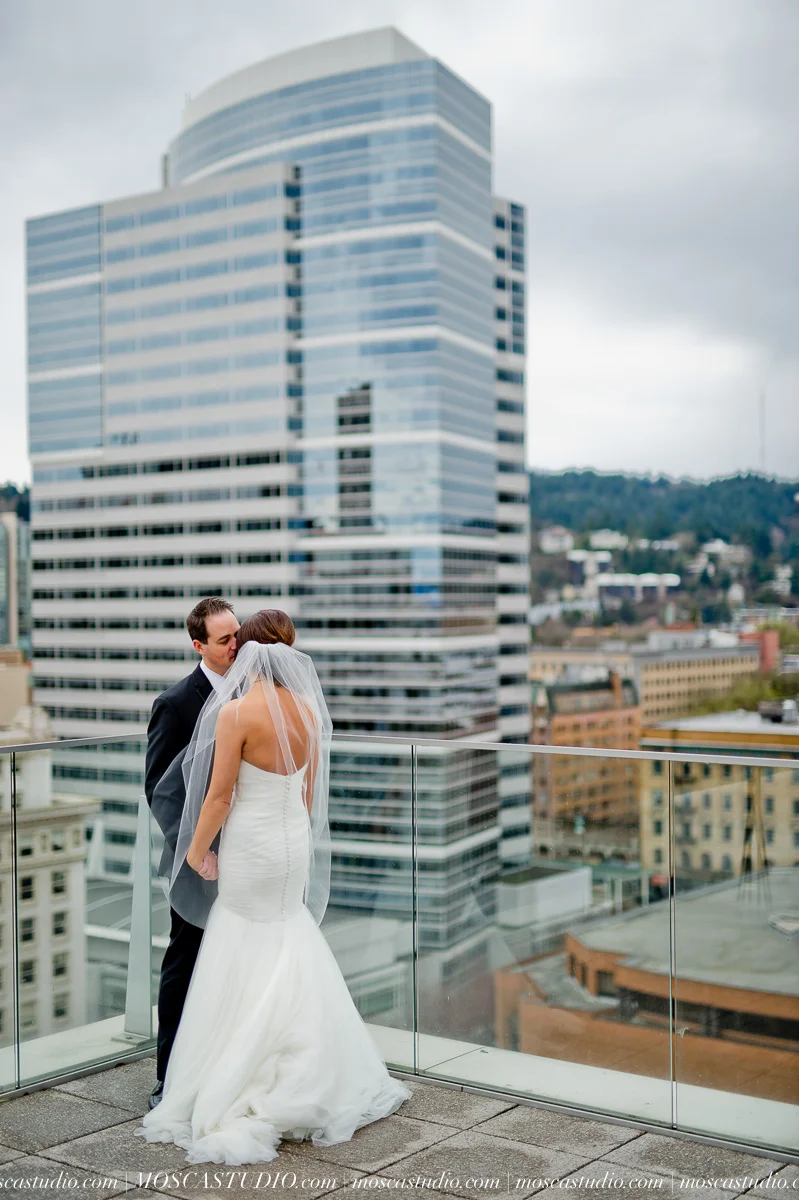 00544-MoscaStudio-Brandy-Mark-Portland-Wedding-Photography-20160305-SOCIALMEDIA.jpg