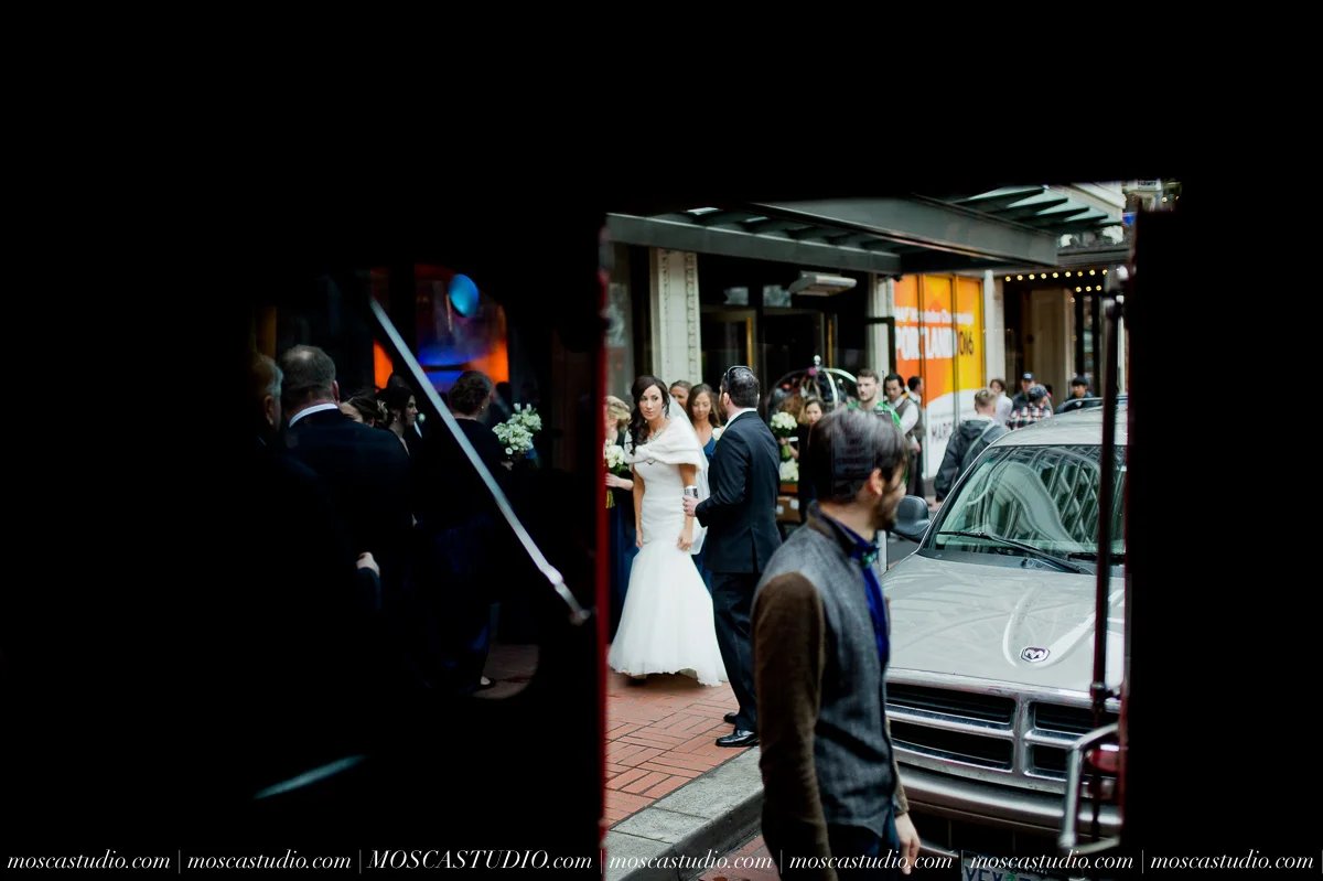 00712-MoscaStudio-Brandy-Mark-Portland-Wedding-Photography-20160305-SOCIALMEDIA.jpg