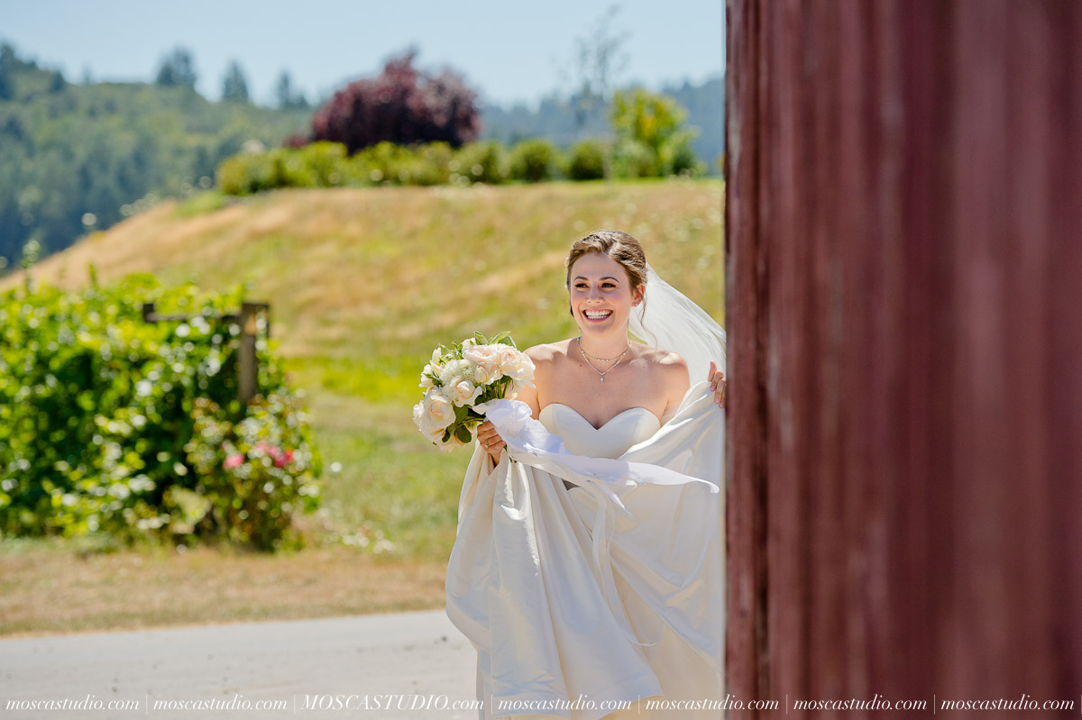 00694-moscastudio-jessicaandjason-zenithvineyard-oregon-20170729-PRINT.jpg