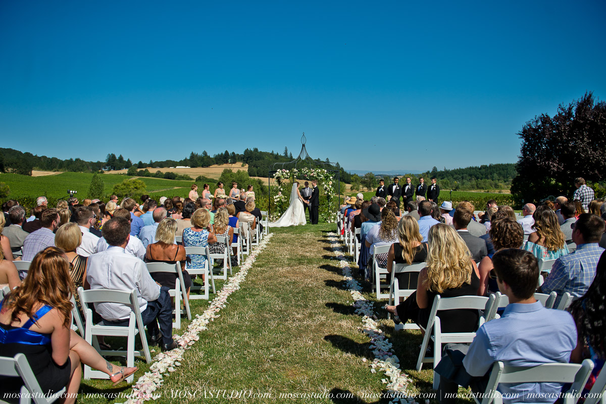 00924-moscastudio-jessicaandjason-zenithvineyard-oregon-20170729-PRINT.jpg