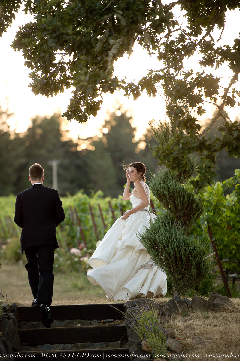 01425-moscastudio-jessicaandjason-zenithvineyard-oregon-20170729-PRINT.jpg