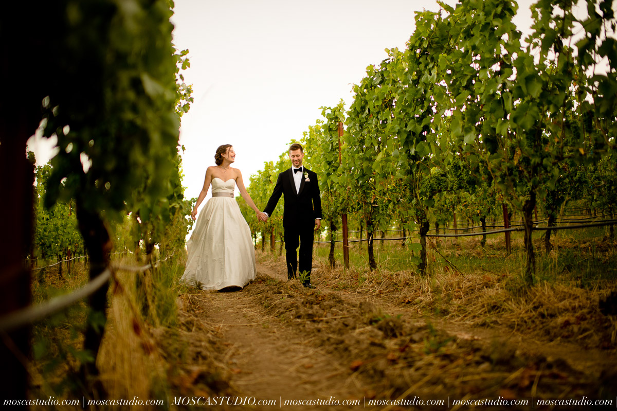 01440-moscastudio-jessicaandjason-zenithvineyard-oregon-20170729-PRINT.jpg