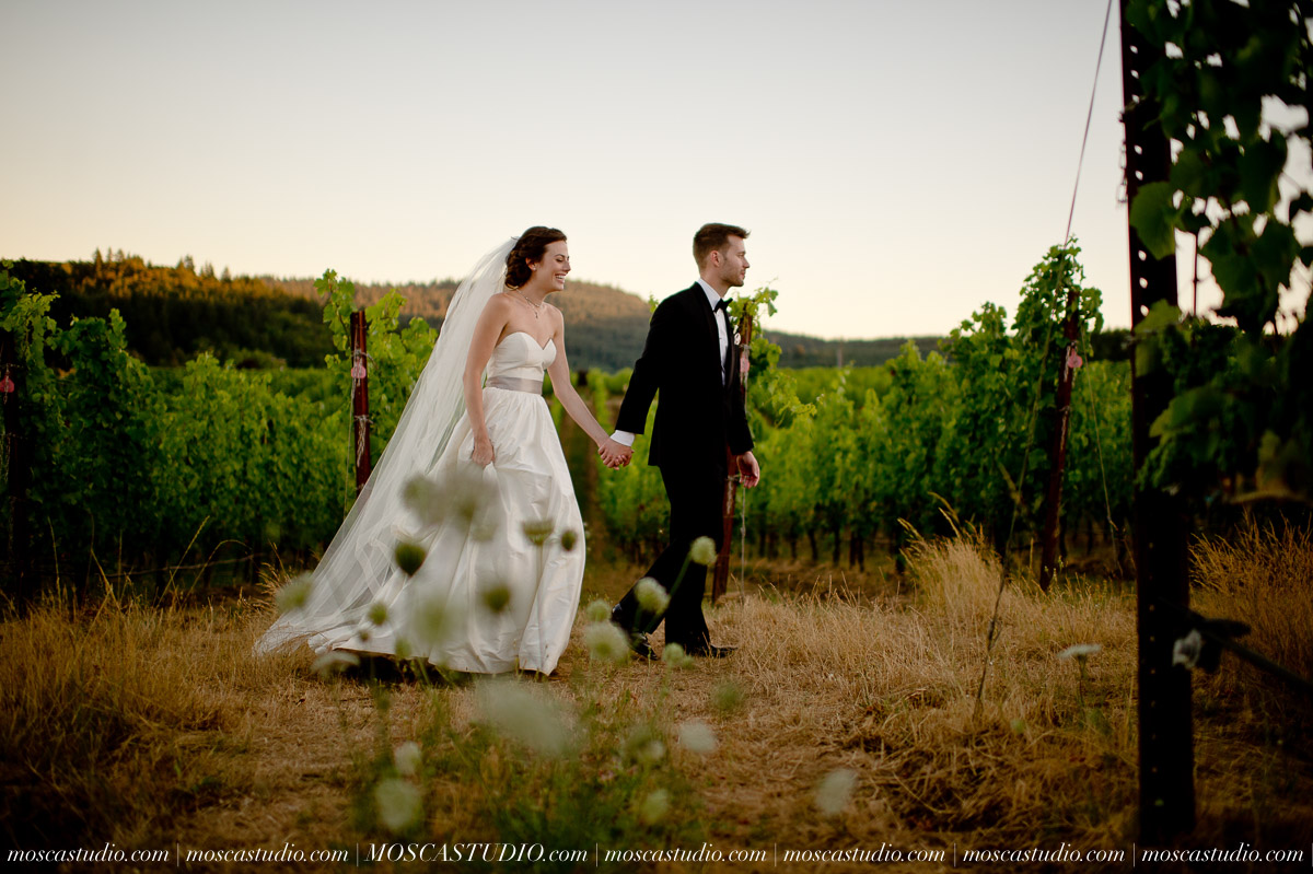 01482-moscastudio-jessicaandjason-zenithvineyard-oregon-20170729-PRINT.jpg