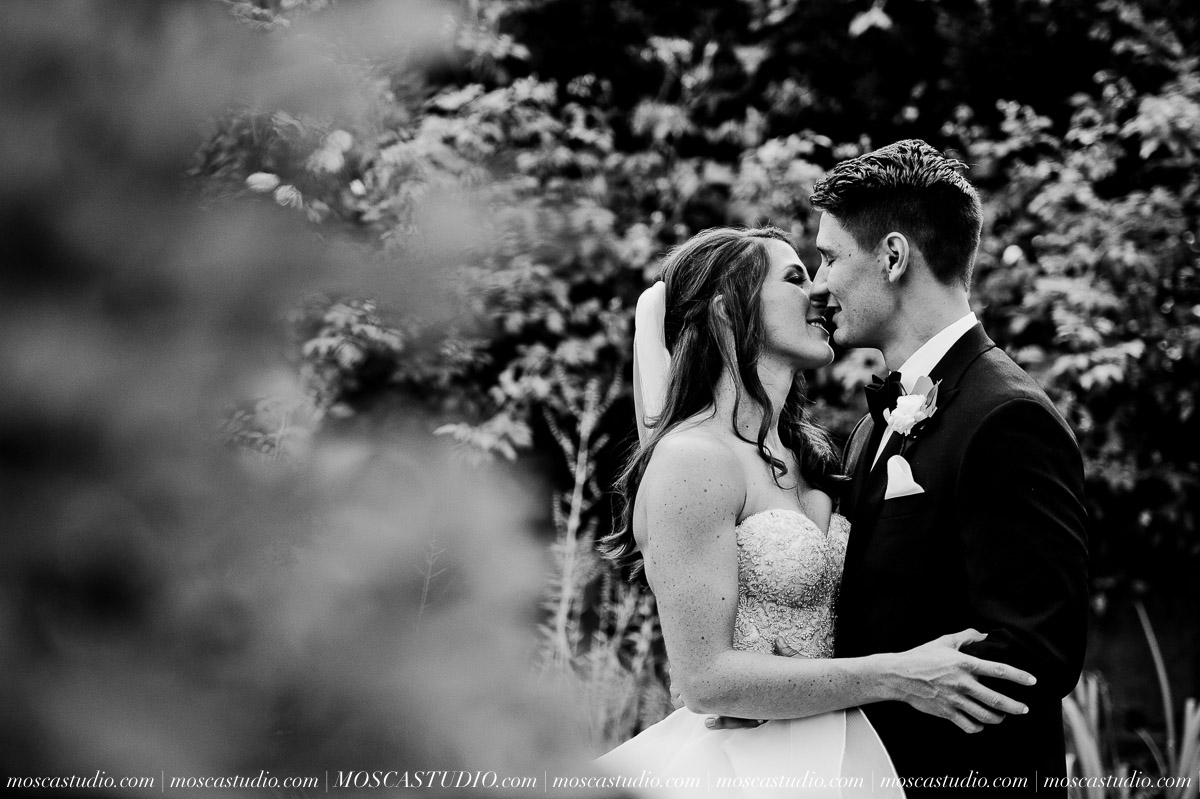  Kelsey & Jeff | Oregon Golf Club wedding day | Images by © http://MoscaStudio.com #moscastudio #seattleengagement #portlandwedding #oregonbride #matrimonio #weddingstyle  