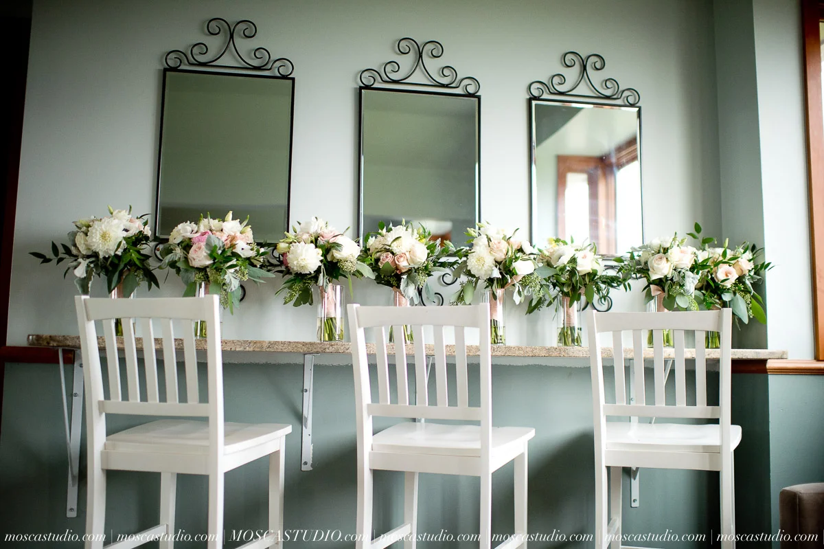 Kelsey & Jeff | Oregon Golf Club wedding day | Images by © http://MoscaStudio.com #moscastudio #seattleengagement #portlandwedding #oregonbride #matrimonio #weddingstyle