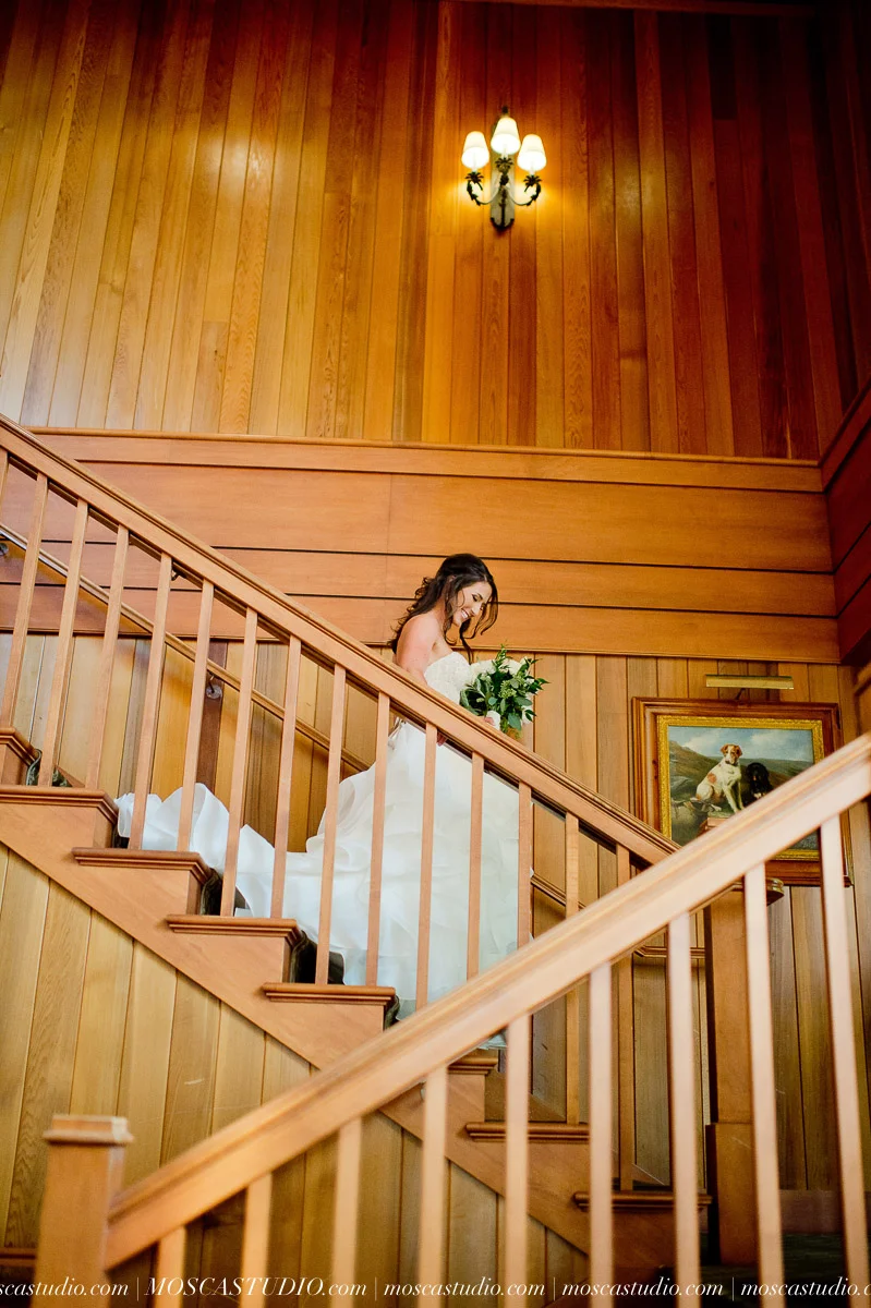 Kelsey & Jeff | Oregon Golf Club wedding day | Images by © http://MoscaStudio.com #moscastudio #seattleengagement #portlandwedding #oregonbride #matrimonio #weddingstyle