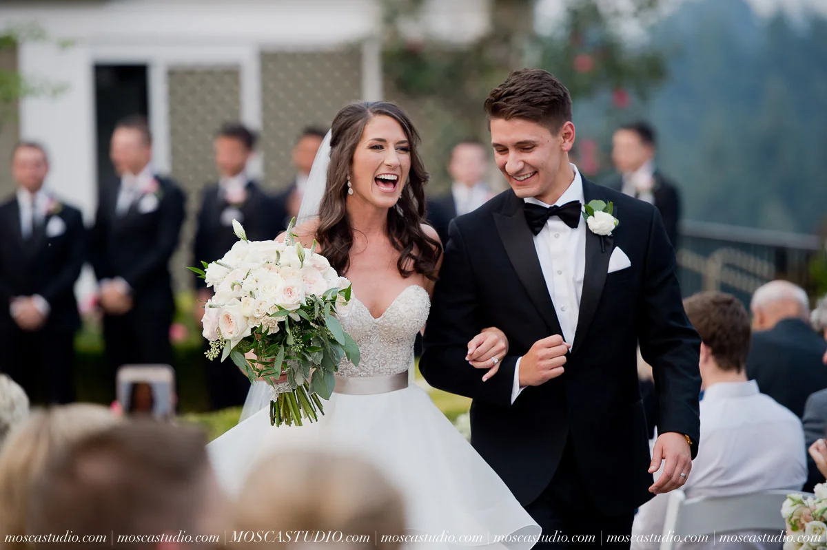 Kelsey & Jeff | Oregon Golf Club wedding day | Images by © http://MoscaStudio.com #moscastudio #seattleengagement #portlandwedding #oregonbride #matrimonio #weddingstyle