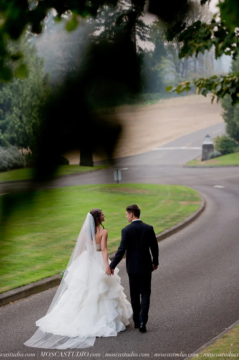 Kelsey & Jeff | Oregon Golf Club wedding day | Images by © http://MoscaStudio.com #moscastudio #seattleengagement #portlandwedding #oregonbride #matrimonio #weddingstyle